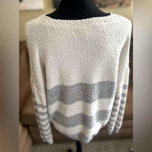Knox Rose Gray and White Crew Neck Sweater with Striped Design - Picture 3 of 4